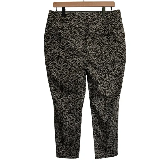 Chicos Leopard Print Pull On Pants Women’s Size 8 Stretch - Picture 3 of 16